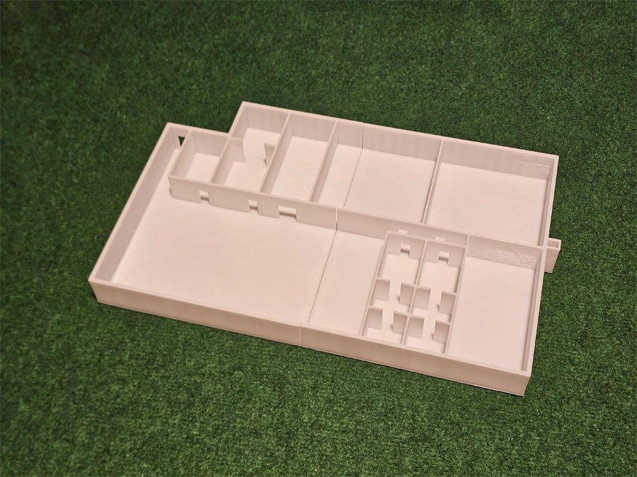 Maquette blanche d'un bâtiment, vue du dessus avec ses pièces et cloisons intérieures