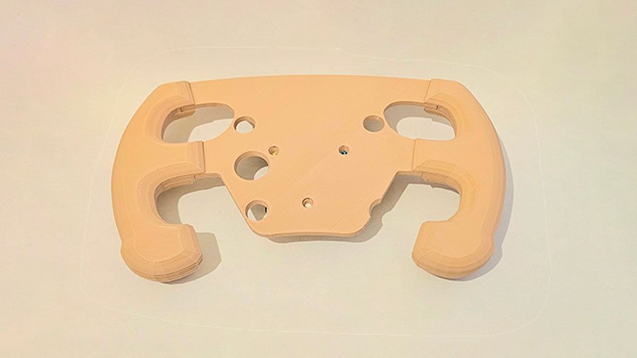 Plaque en forme de volant de simulation, avec découpes pour les poignées et les boutons
